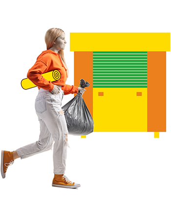 Ragazza che va verso un'ecostation con sacchetto in mano